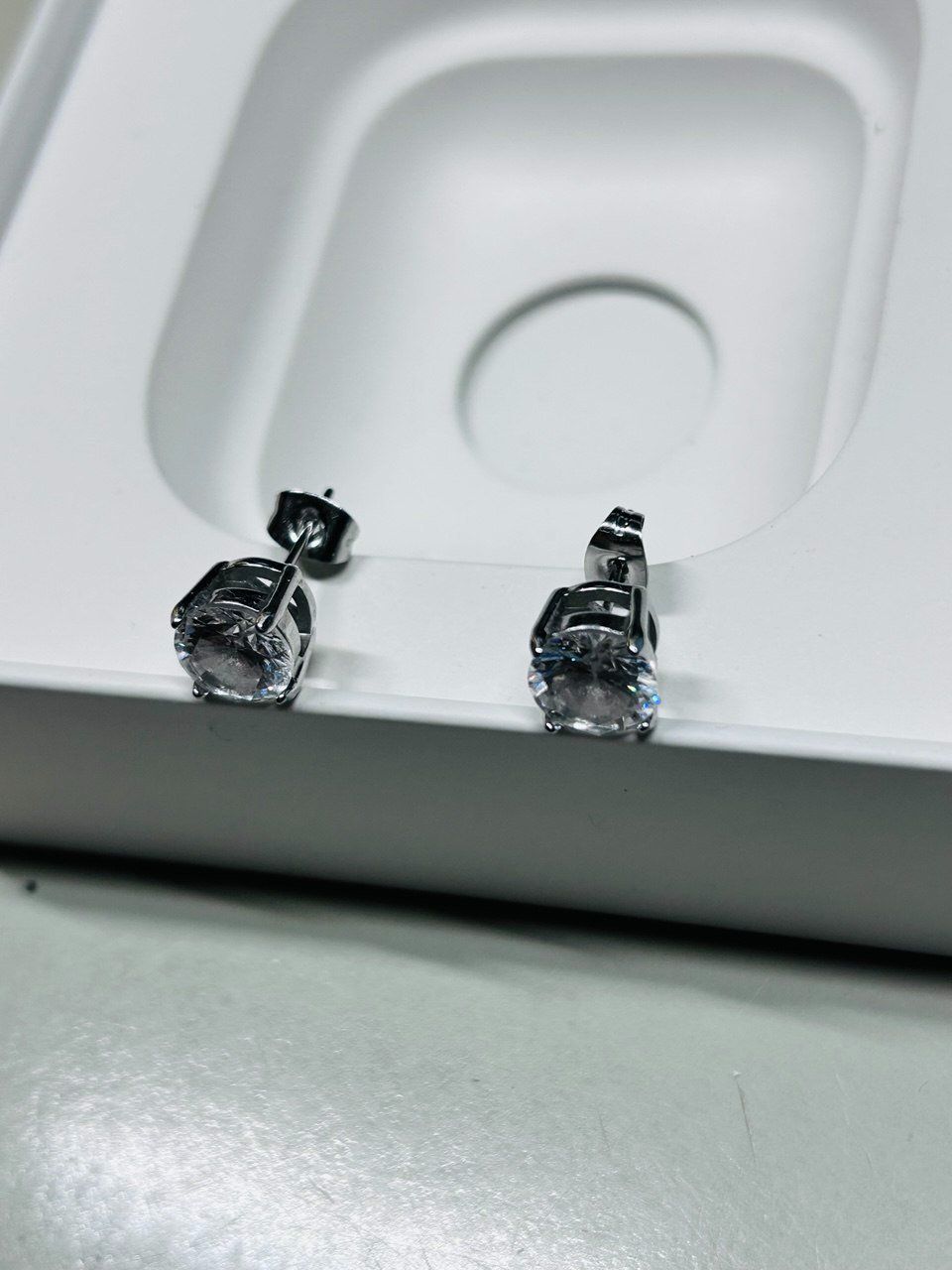 Ohrringe & -stecker: Orecchini Stainless Steel Zircone – Gebraucht aus Giubiasco von LorisVale 1