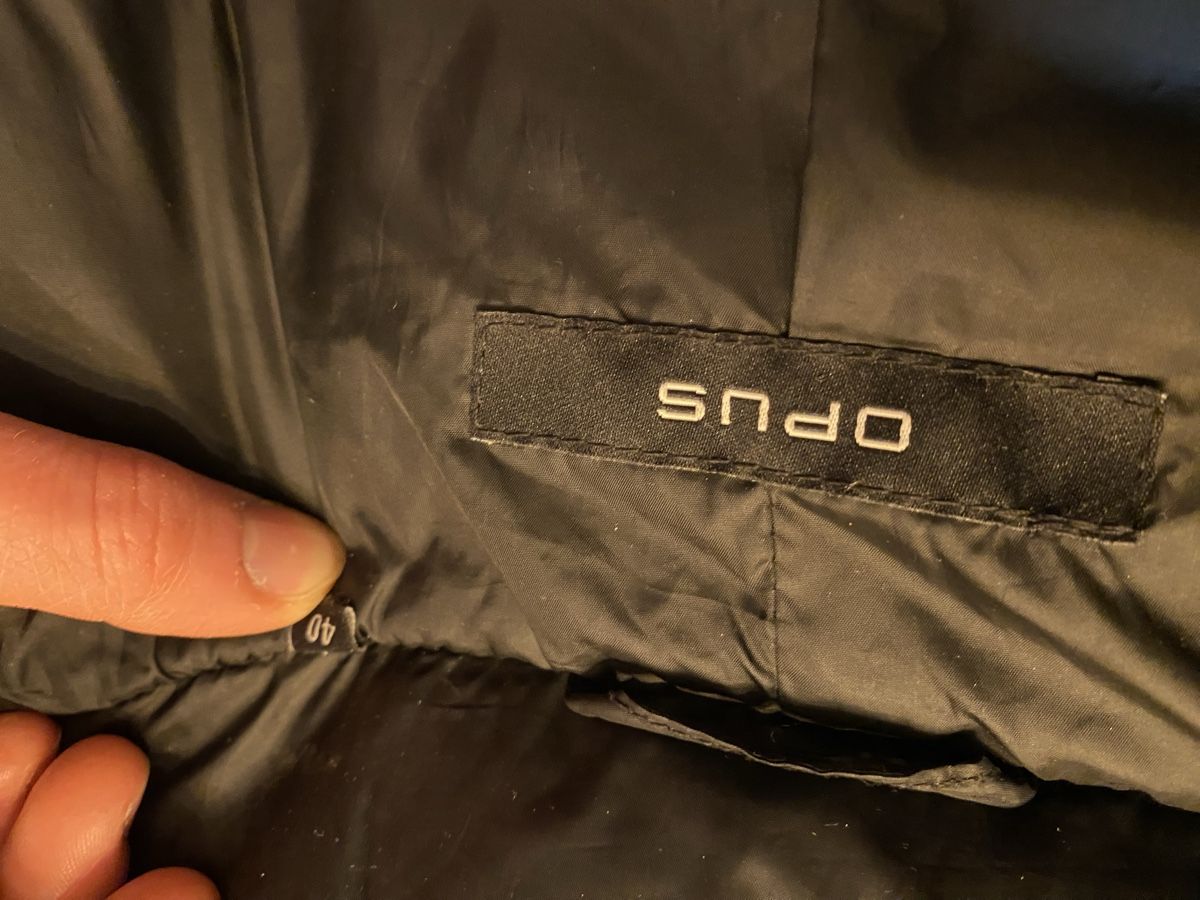 Opus Cappotti: Manteau noire en plumes – Nuovo (secondo la descrizione) da La Place (Ayent) venduto da Rinetaz 2