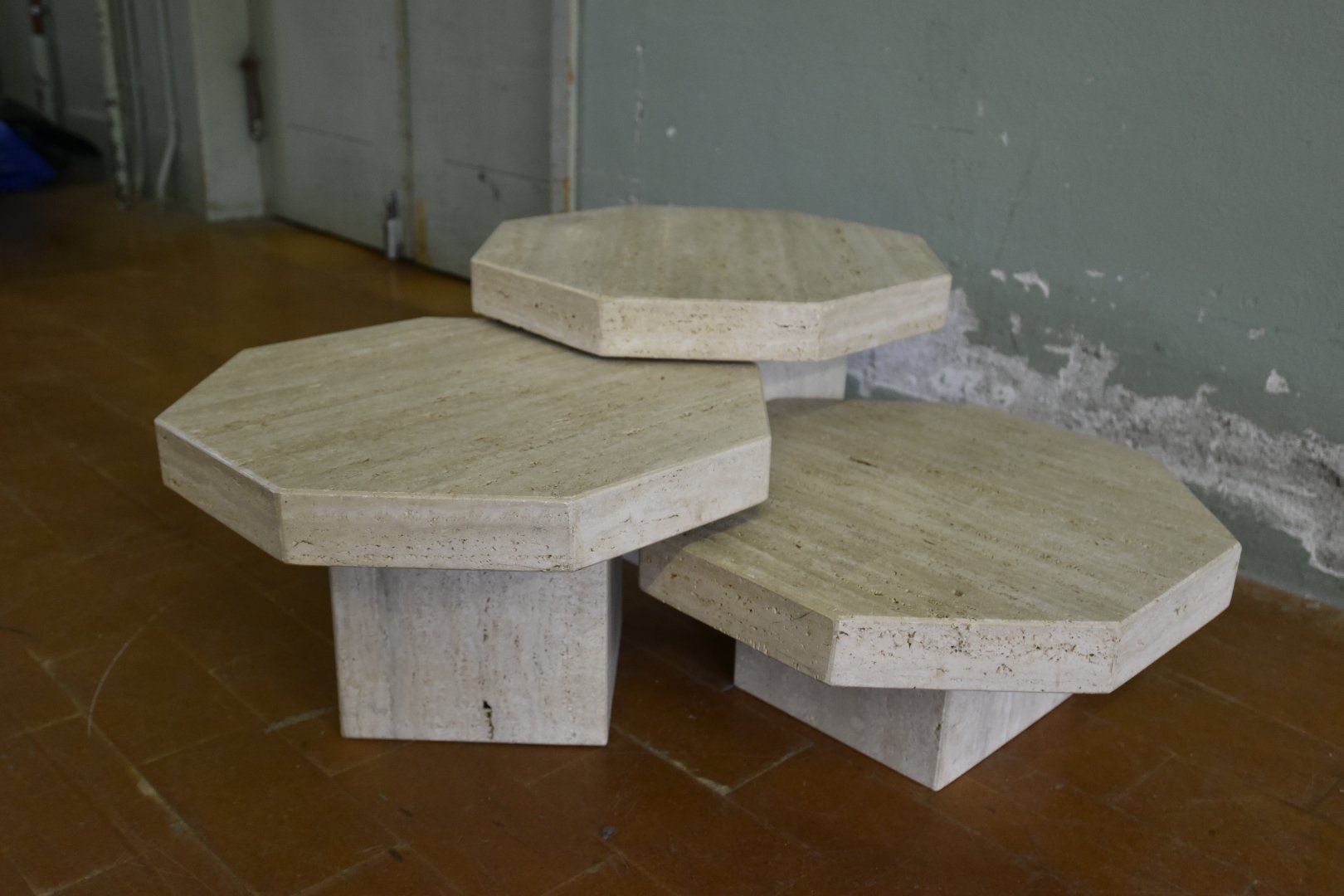 Tavoli: Designer Couchtische aus Travertin – Usato da Lichtensteig venduto da UsedIN 4
