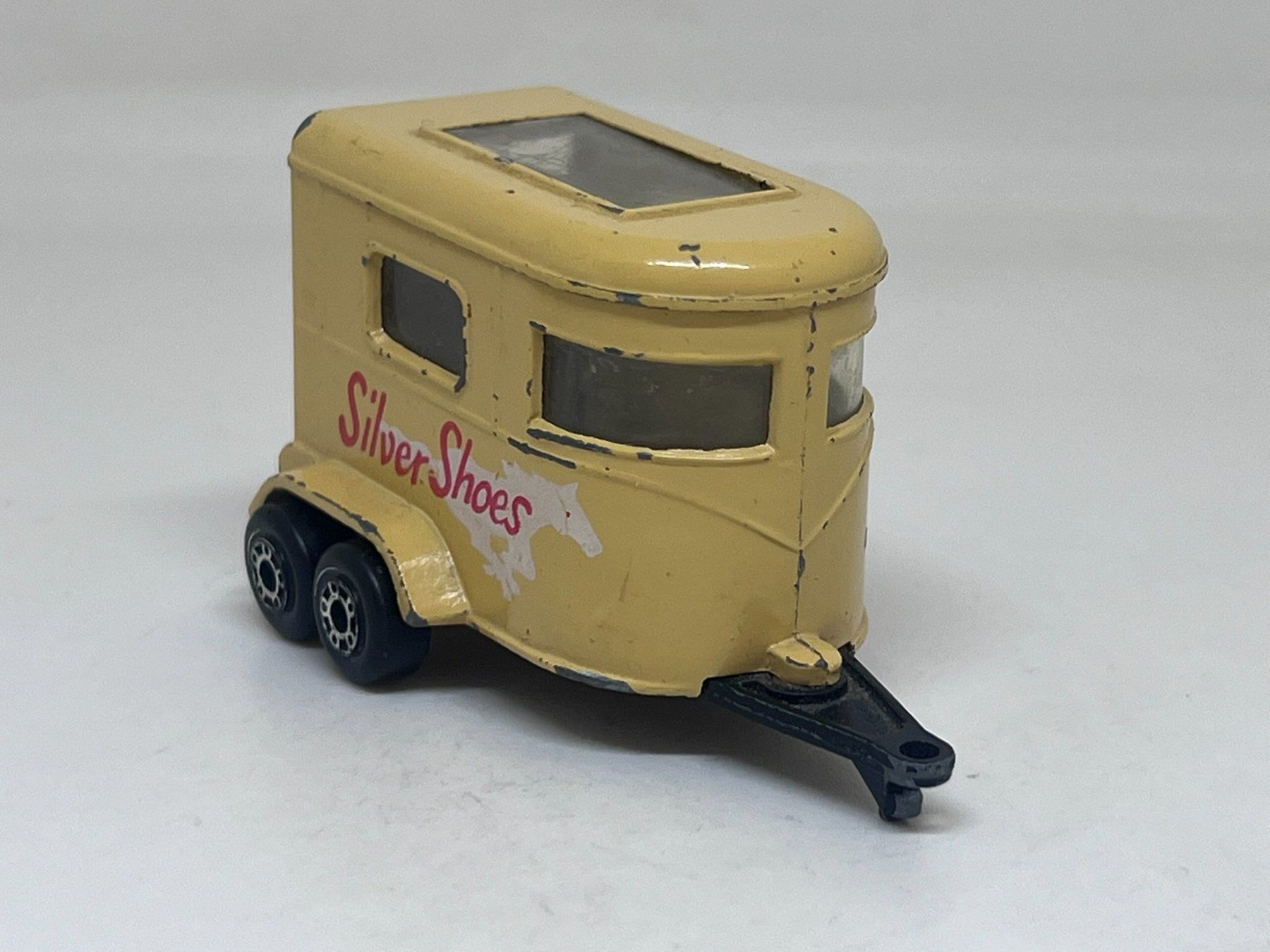 Matchbox Modellini d'auto: Matchbox Pony Trailer #273 – Usato da Wildegg venduto da LaaBoutique