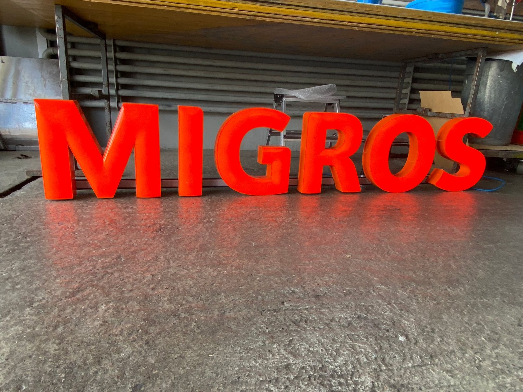Lampes: Leuchtschrift MIGROS – D'occasion à Köniz par Vintagetoys