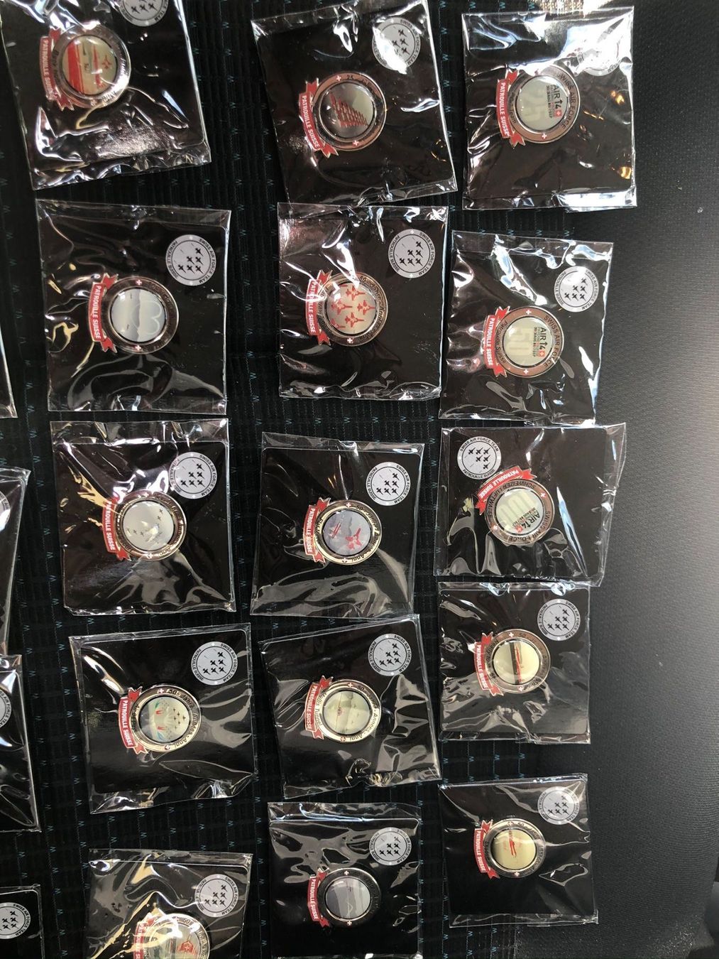 Spille: Diverse Patrouille Swiss pin – Nuovo e nell'imballaggio originale da Langwiesen venduto da eve_2xsq 2