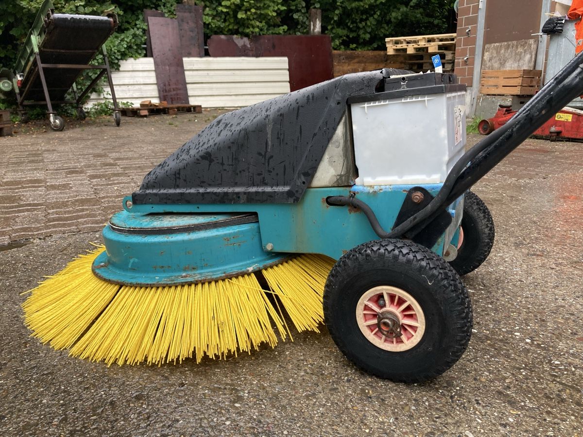 Sonstige Reinigungsgeräte: Rotationsbesen Kehrmaschine – Gebraucht aus Mönchaltorf von Tschibi 1