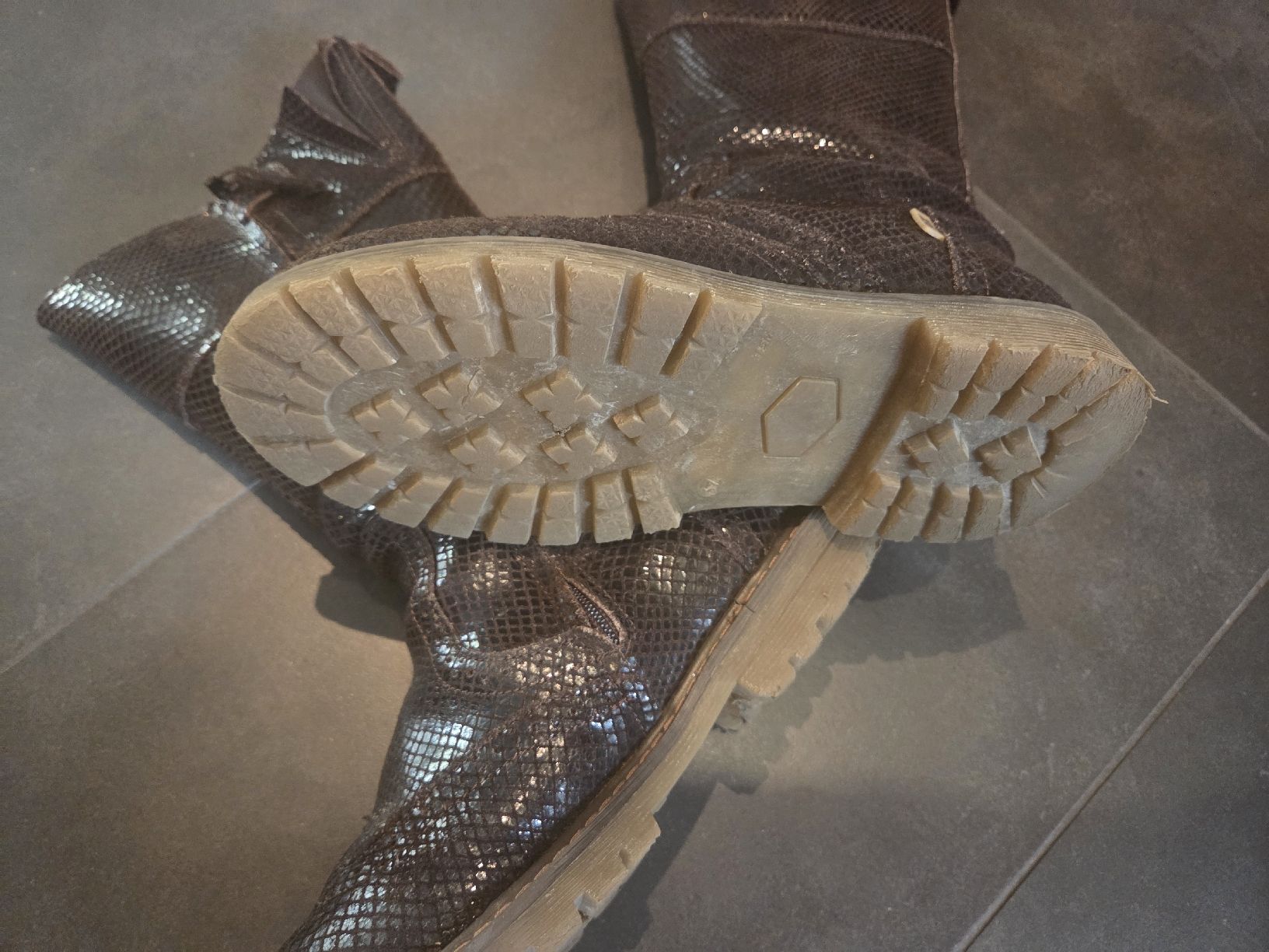 Chaussures filles: Stiefel gefütterte.37/38 – D'occasion à Sursee par Ventiduese 1