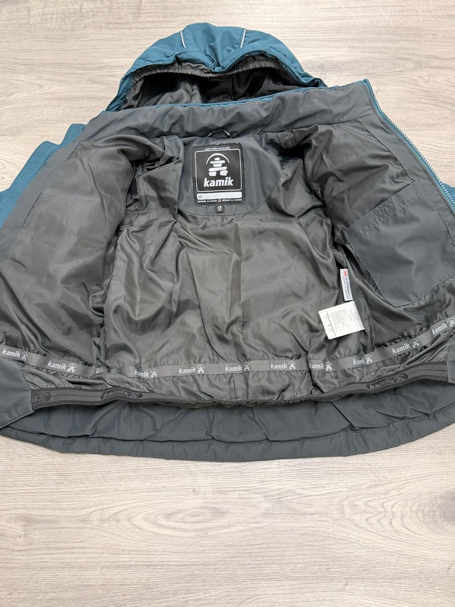 Kamik Giacche & Cappotti: Winterjacke Kamik, 116, Junge, grau/grün – Usato da Wilen b. Wil venduto da carpediem25 4