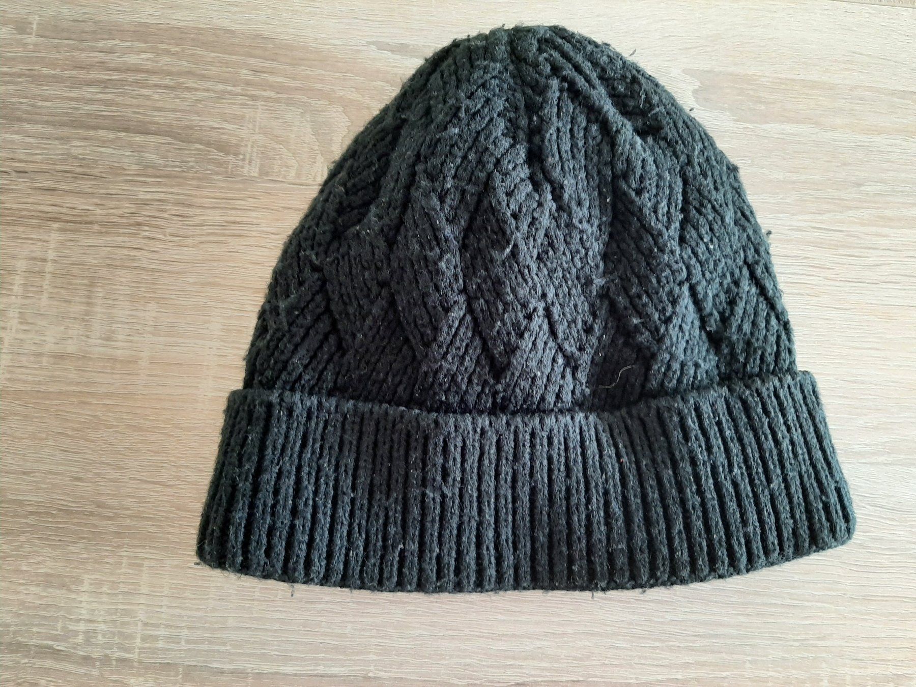 Chapeaux, bonnets & casquettes: Strickmütze Iglu schwarz, mit Innenfutter – D'occasion à Menziken par Rien1 3