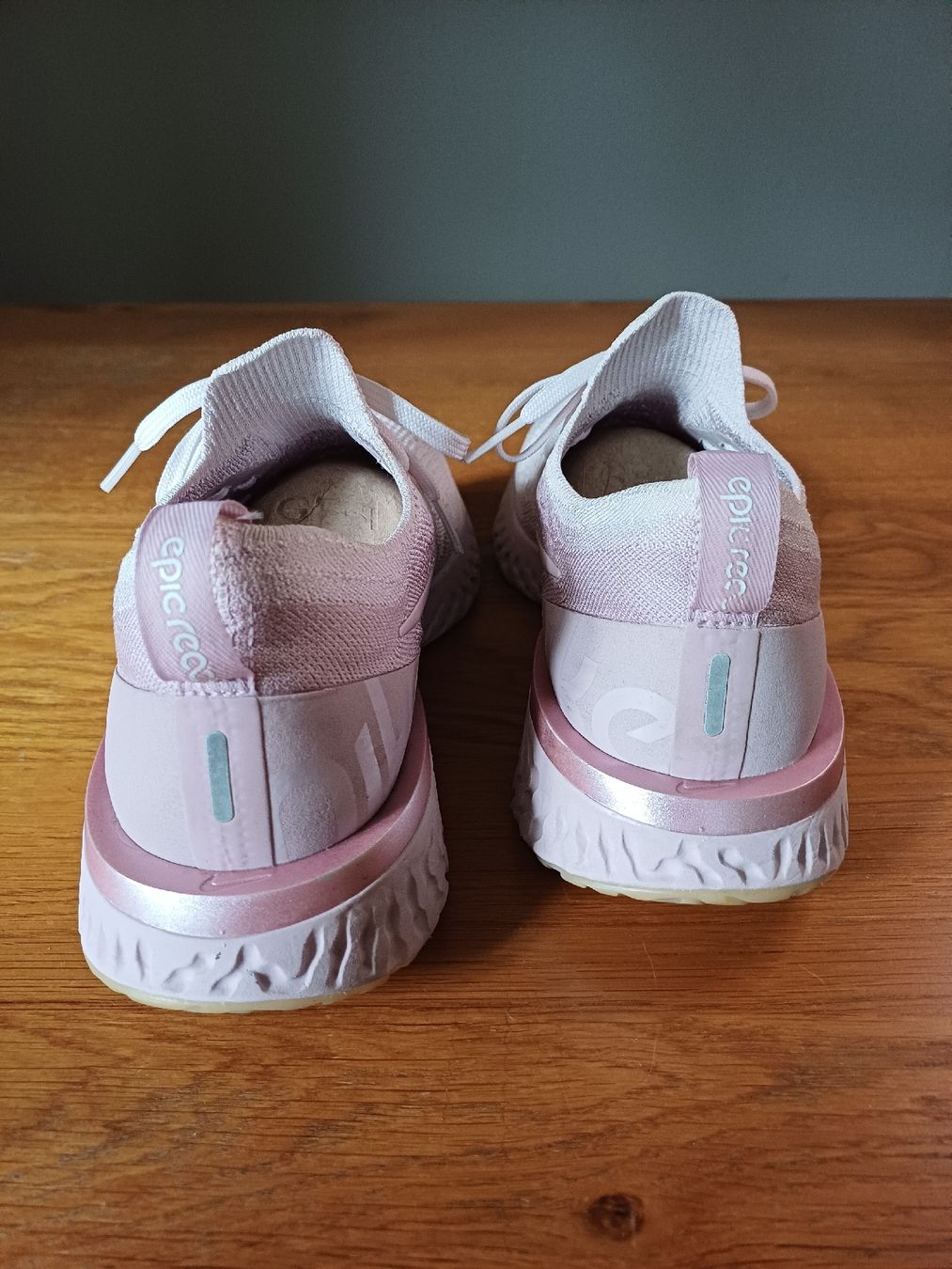 Nike Scarpe da donna: ++ NIKE Epic React Flyknit Gr. 39 ++   – Nuovo (secondo la descrizione) da Kreuzlingen venduto da jen_xdg7 5