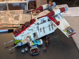 LEGO Star Wars 7676 Republic Attack Gunship mit Minifiguren