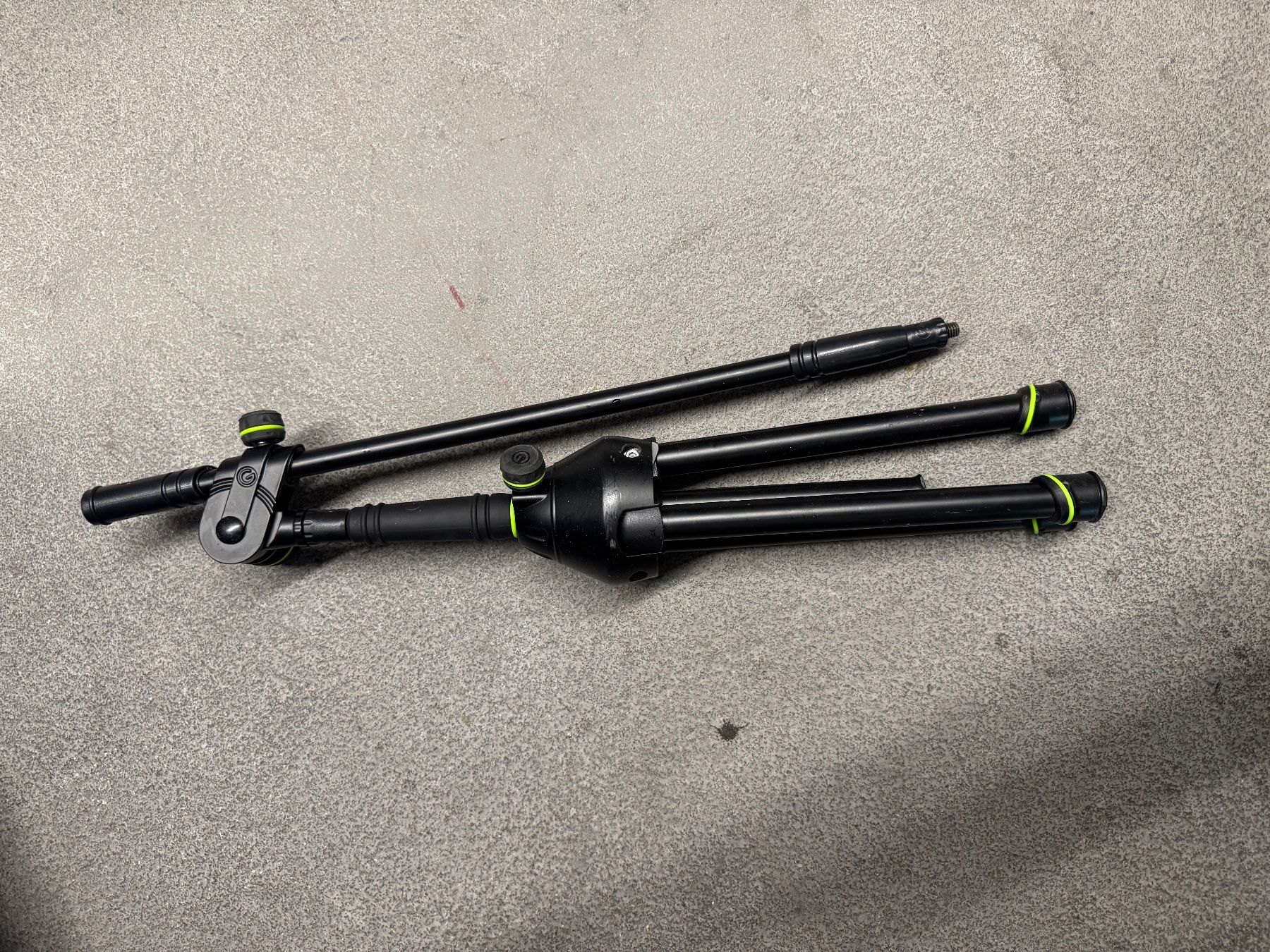Supporti per strumenti musicali & leggii: Gravity MS 4222 B Microphone Stand – Usato da Oberdorf NW venduto da AndotechnicsGmbH 1