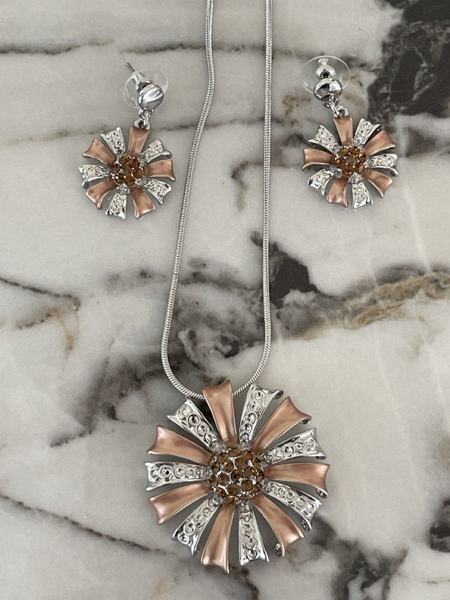 Altri gioielli: Schmuckset Blume, Kette und Ohrringe – Nuovo (secondo la descrizione) da Meisterschwanden venduto da GleMar