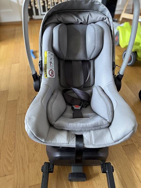 Nuna Sièges auto: Nuna Babyschale / Autositz mit Basisstation – D'occasion à Herisau par mar_p9kd 1