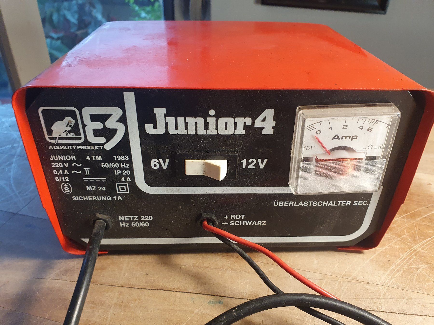 Batterie-Ladegeräte: Junior 6V / 12 V Batterieladegerät – Gebraucht aus Zürich von loosebone 1