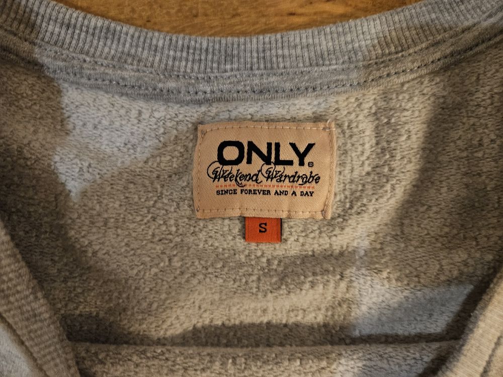 Only Maglioni & Felpe: ONLY Batman Sweater Gr. S – Usato da Riehen venduto da KassandraN 1