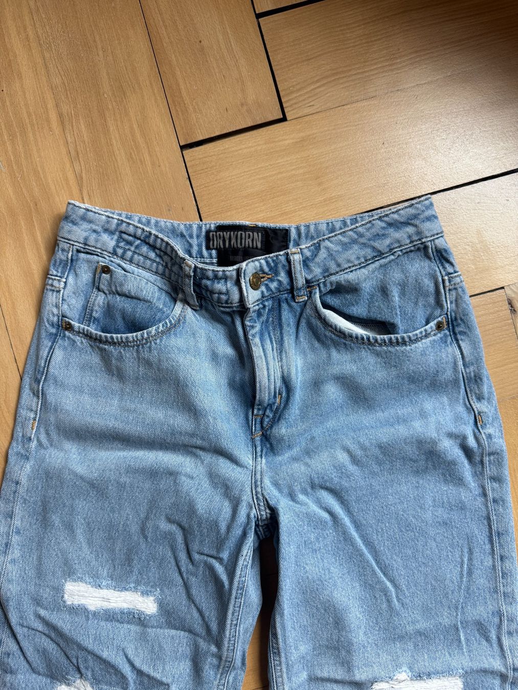 Drykorn Jeans: DRYKORN - Jeans hellblau W28 L34 – Usato da Zürich venduto da Diazaio 1