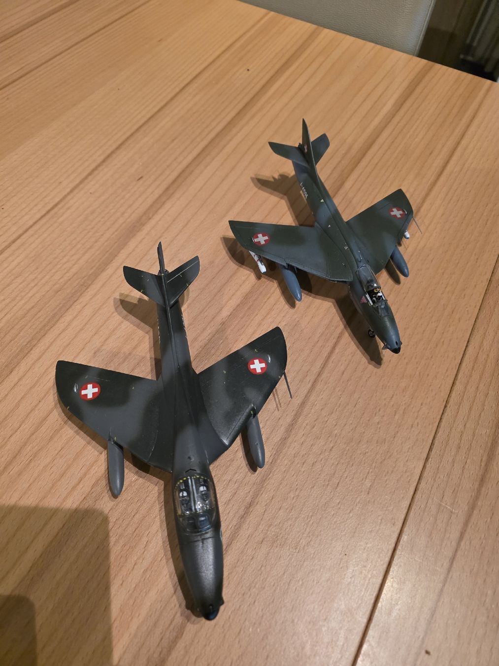 Schweizer Armee Kit di modellismo & Modellini statici: 2X Hunter mono-biplace 1/72 – Nuovo (secondo la descrizione) da Lentigny venduto da kev_j2xf 2
