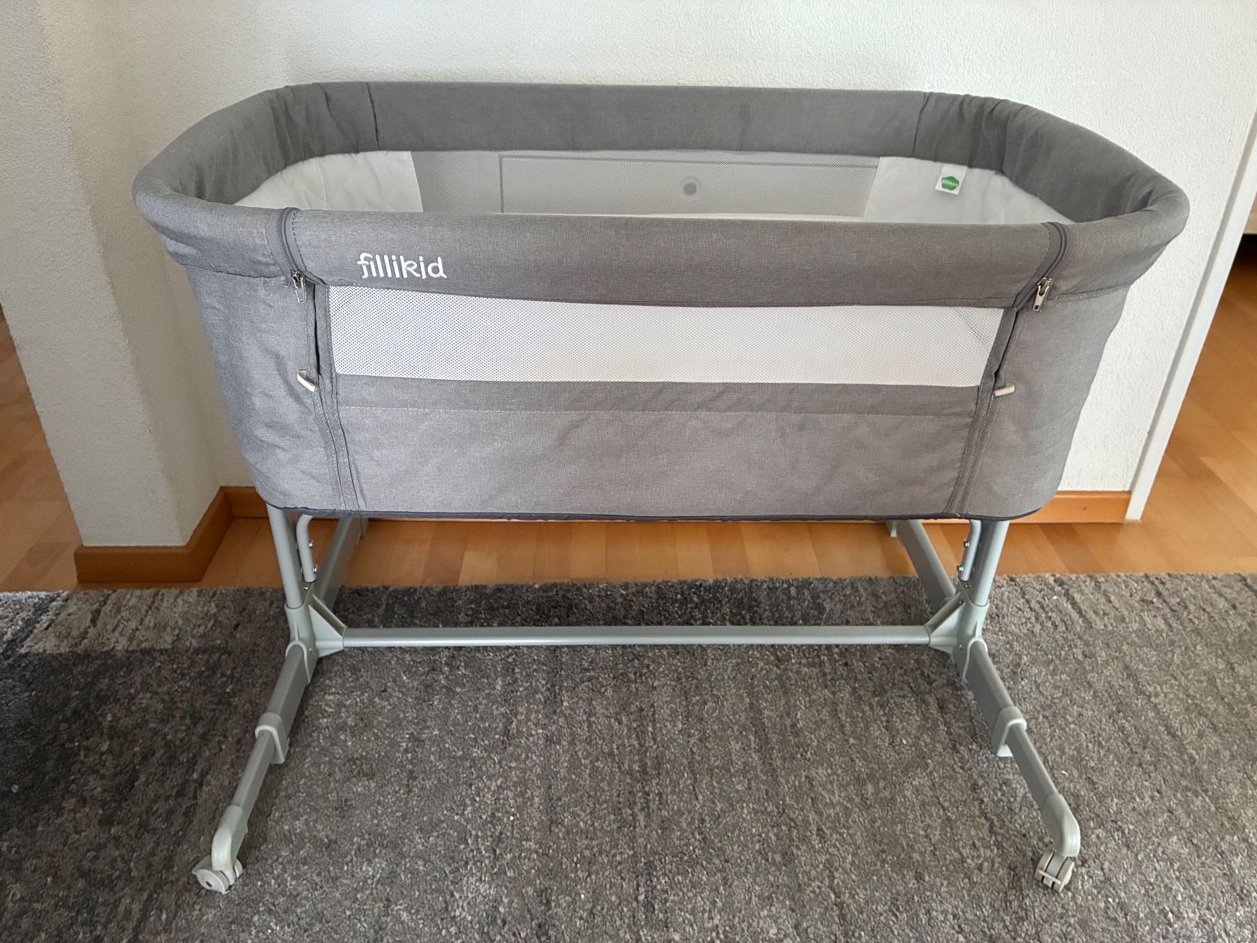 Fillikid Betten: Beistellbett Fillikid grau – Gebraucht aus St. Gallen von algiva