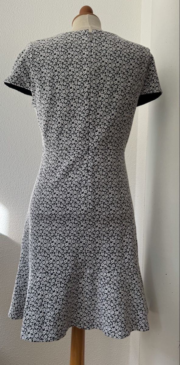 Michael Kors Kleider: Robe Michael Kors imprimé fleurs taille M – Gebraucht aus Morges von sandy069 2