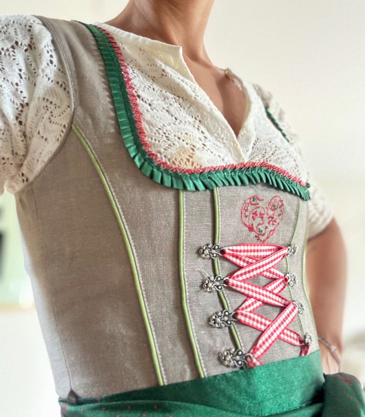 Kleider: Original Münchner DIRNDL, Grösse 32 – Gebraucht aus Herrliberg von kat_q7sj 3