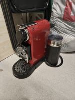 Nespresso Kapselmaschine Rot mit Milchaufschäumer