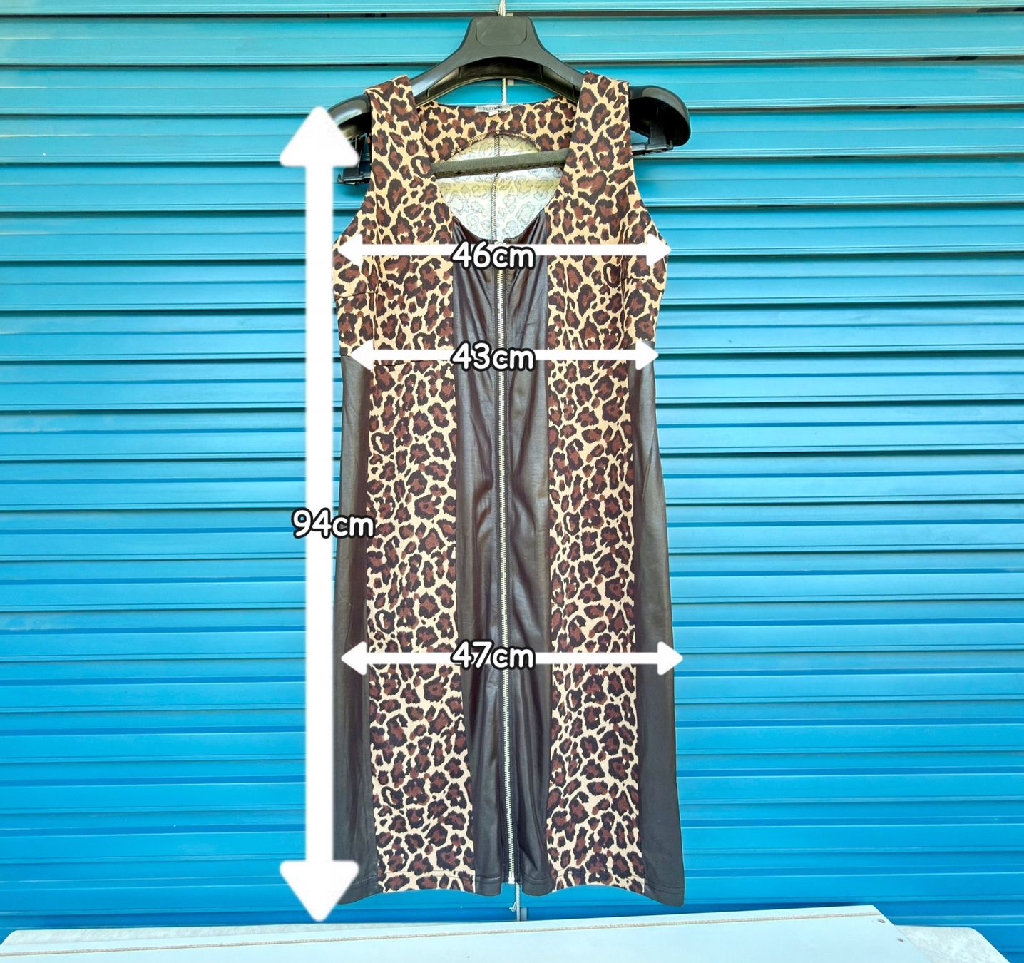 Vestiti: Robe sans manches imprimé léopard – Usato da Thônex venduto da Suisse.Shopping 7