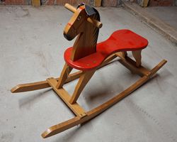 Antikes Schaukelpferd