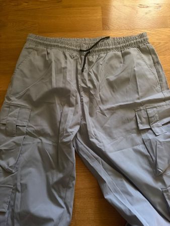 Hellgraue Cargo Hose