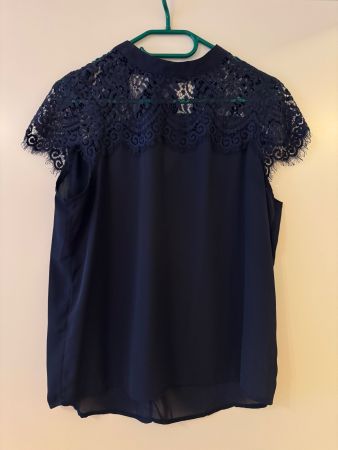 Bluse mit Spitzen