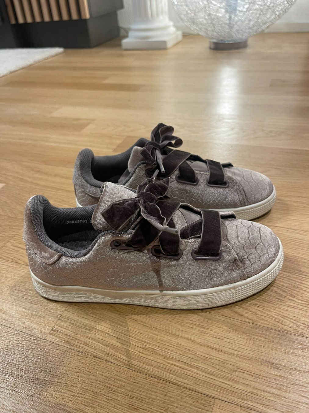 Scarpe da donna: -Sneakers Samt-look, Gr. 37 – Usato da Rheineck venduto da FGeissler 1