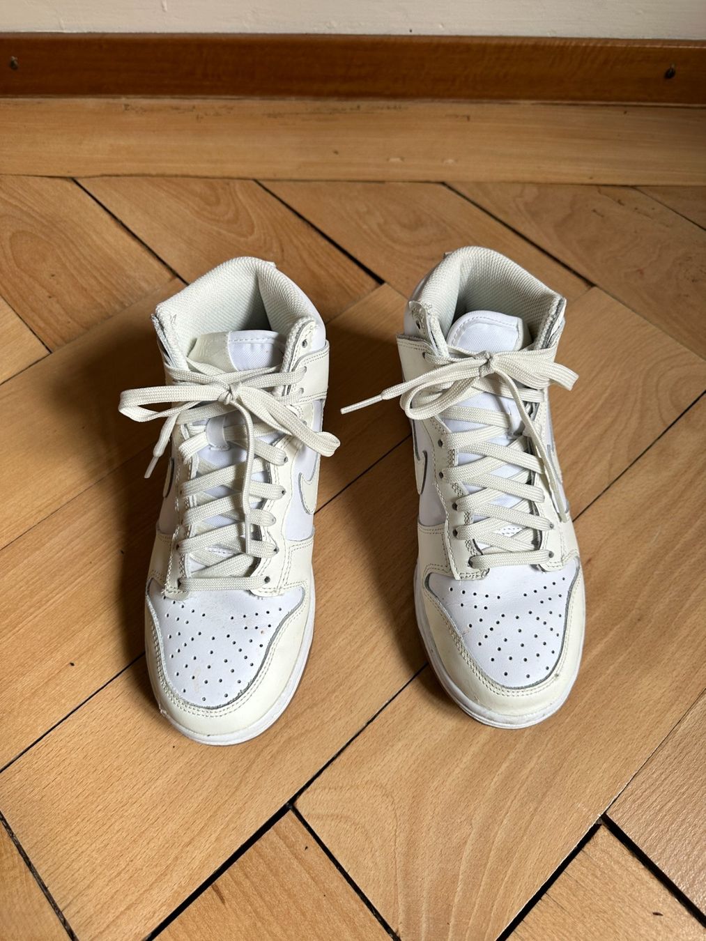 Nike Scarpe da donna: NIKE - High Top Leder Sneaker weiss 35.5 – Usato da Zürich venduto da Diazaio 1