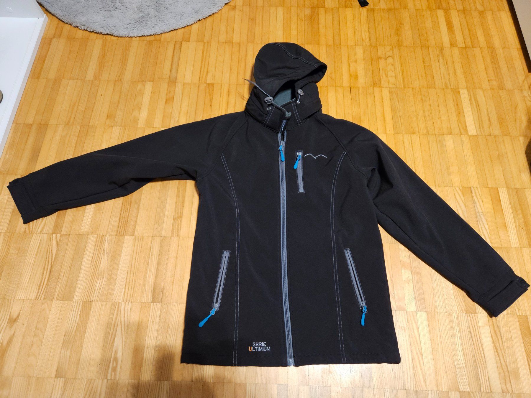Vestes & Manteaux: Softshell Jacke schwarz Gr. 164 – D'occasion à Embrach par Lilly2021
