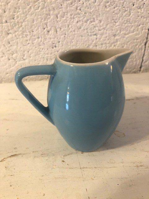 Carafes: Petit pot à crème  bleu 10 cm – D'occasion à Chézard St Martin par schmitt 1