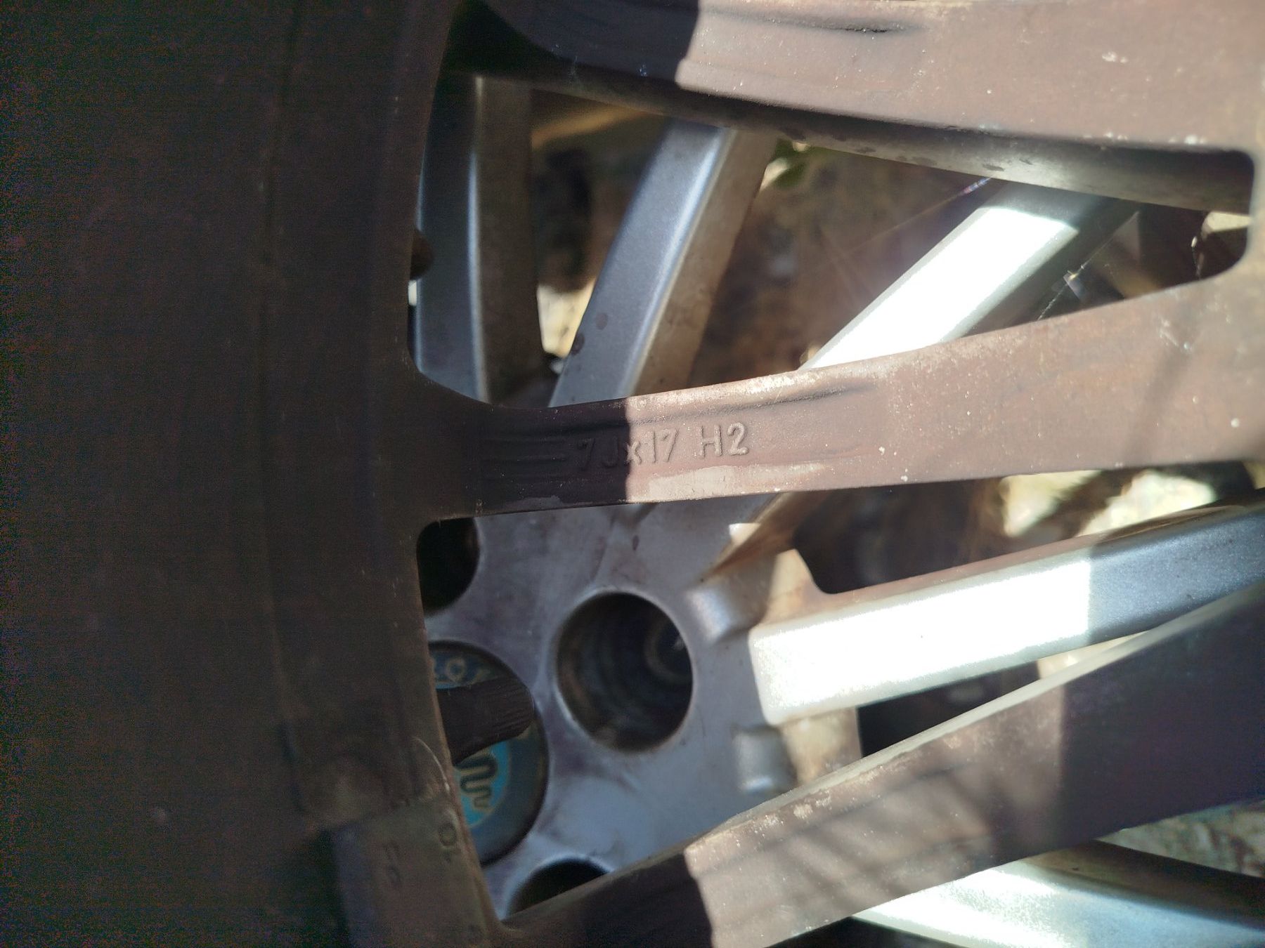 Alfa Romeo Pneumatici & Ruote complete: Roues Alfa Romeo 147 / 156 / GT – Usato da Savagnier venduto da Botteron_Recycling 6
