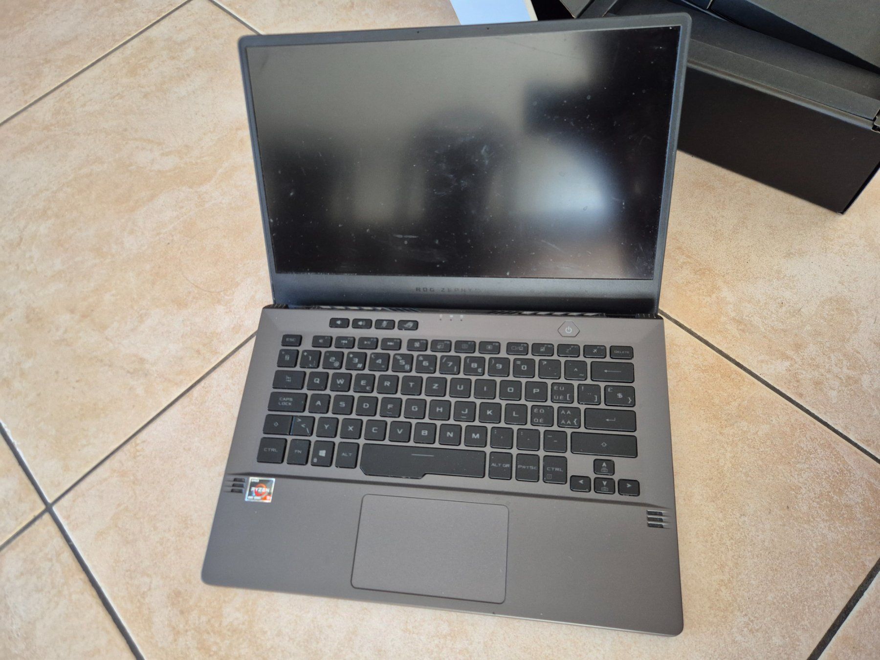 Asus Notebook: Asus GA401l mit zubehör Defekt – Usato da Opfikon venduto da Steins_Siedlung 4