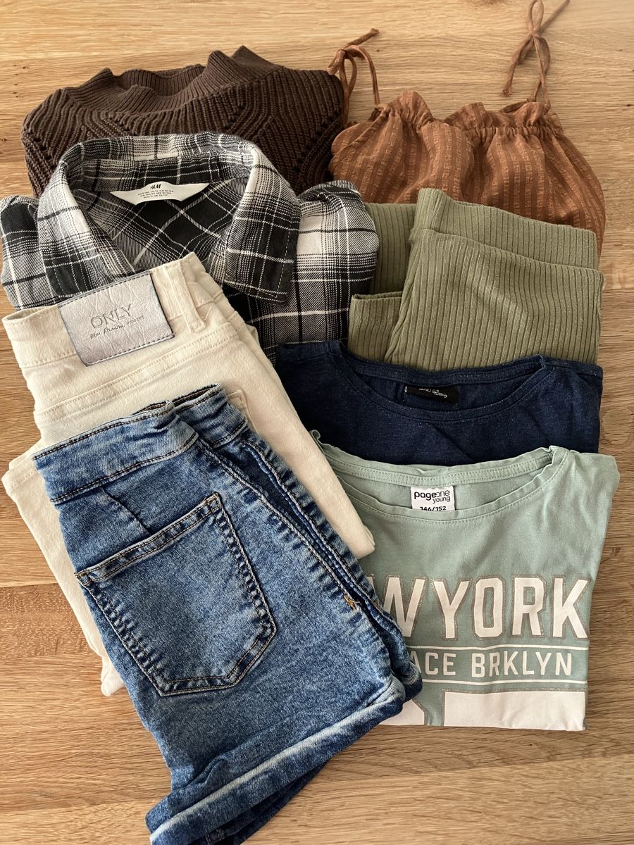 H&M Ensembles coordonnés: Mädchen Kleiderpaket Gr. 146/152 – D'occasion à Wattenwil par blackburry3025