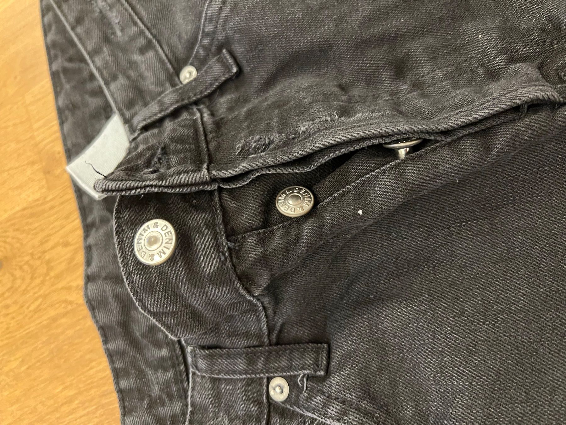 H&M Pantaloni: Schwarze Jeans-Shorts – Usato da Altendorf venduto da wqv_97 3
