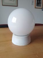 Deckenlampe Haus von 1894 Glaskugel Porzellansockel
