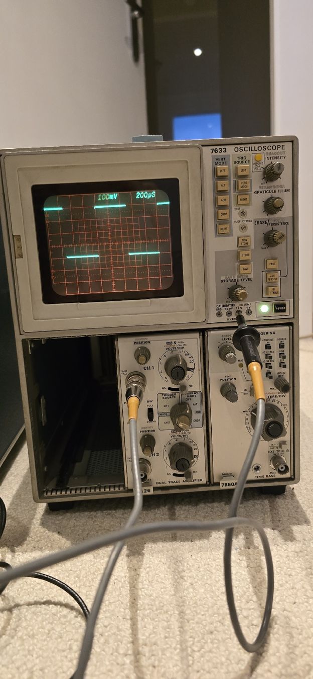 Messen: 4 x Tektronix oscilloscopes – Gebraucht aus Pully von sparky100