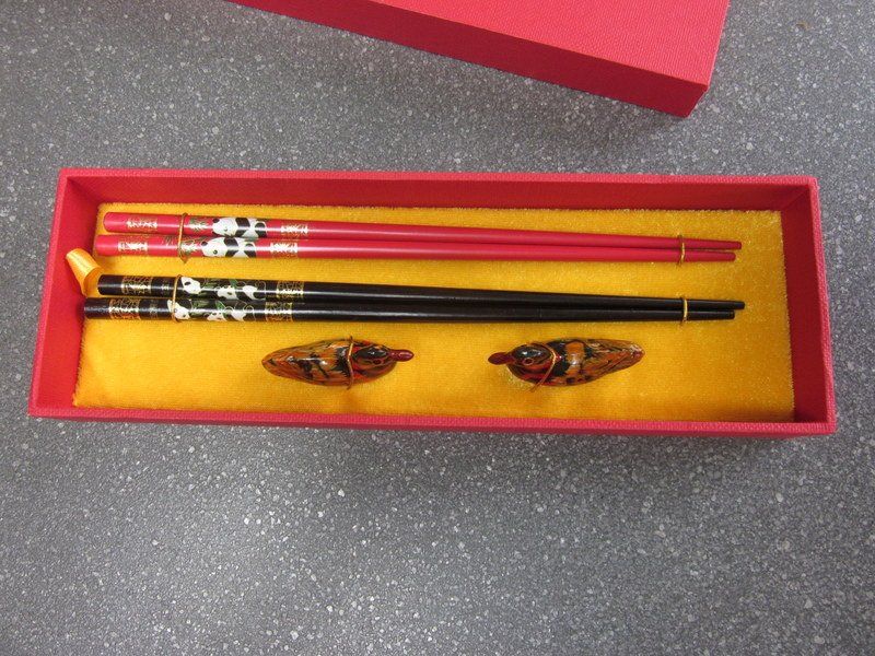 Couverts: Asiatisches Essstäbchen Set mit Enten-Stäbchenablage – D'occasion à Bischofszell par Pfau0 4