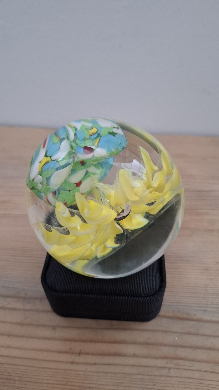 Tutte le decorazioni: Glaskugel Briefbeschwerer – Usato da Buochs venduto da regenbogen7365 1