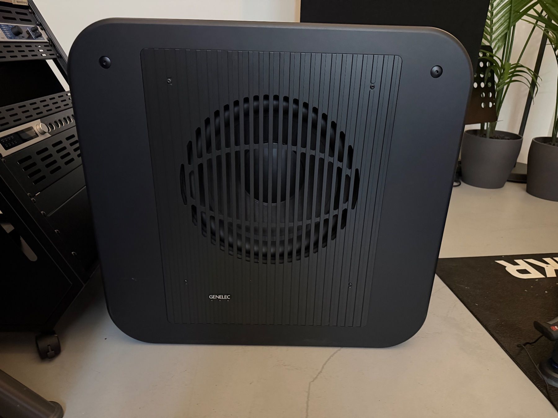 Genelec Lautsprecher: Genelec 7380 AP Subwoofer – Gebraucht aus Neuhausen am Rheinfall von stefxyz