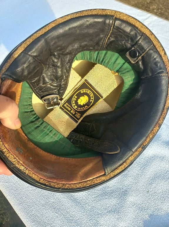 Vêtements & accessoires anciens: Alter Topfhelm / Halbschalenhelm von Römer – D'occasion à Frauenkappelen par Chruetzhubel 4