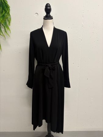 NORR Midikleid mit Plissee schwarz XS/S langarm V-Ausschnitt
