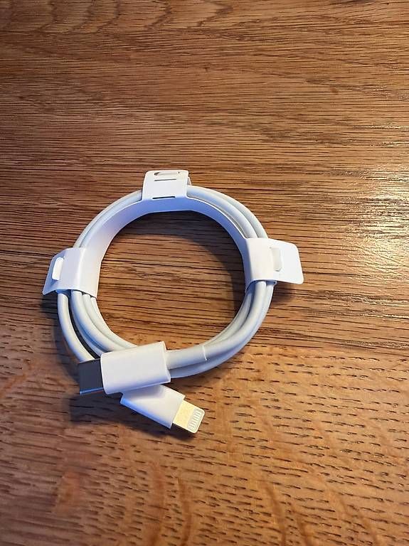 Apple Cavi: Originales Apple USB-C-auf-Lightning-Ladekabel – Usato da Riehen venduto da babba1958