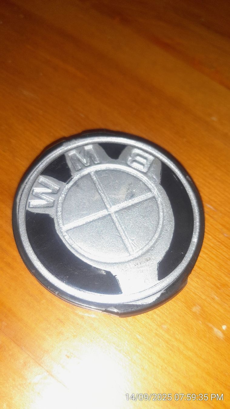 BMW Tutti pezzi di ricambio auto: Original BMW E36 Emblem Logo – Usato da Buchrain venduto da diogo_rdrs 4