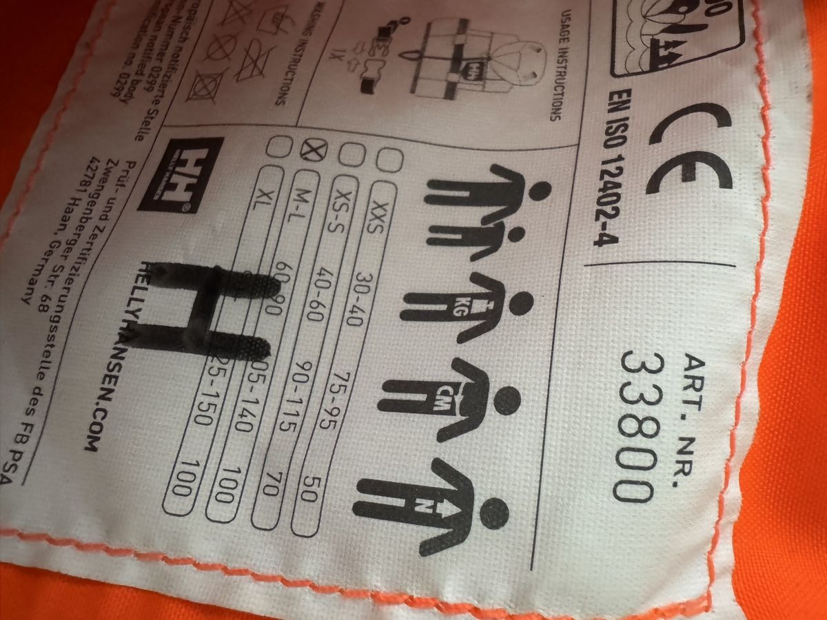 Helly Hansen Schwimmwesten: 2xHelly Hansen Schwimmwesten , Orange beide in M-L – Gebraucht aus Mümliswil von fra_6gsn 1
