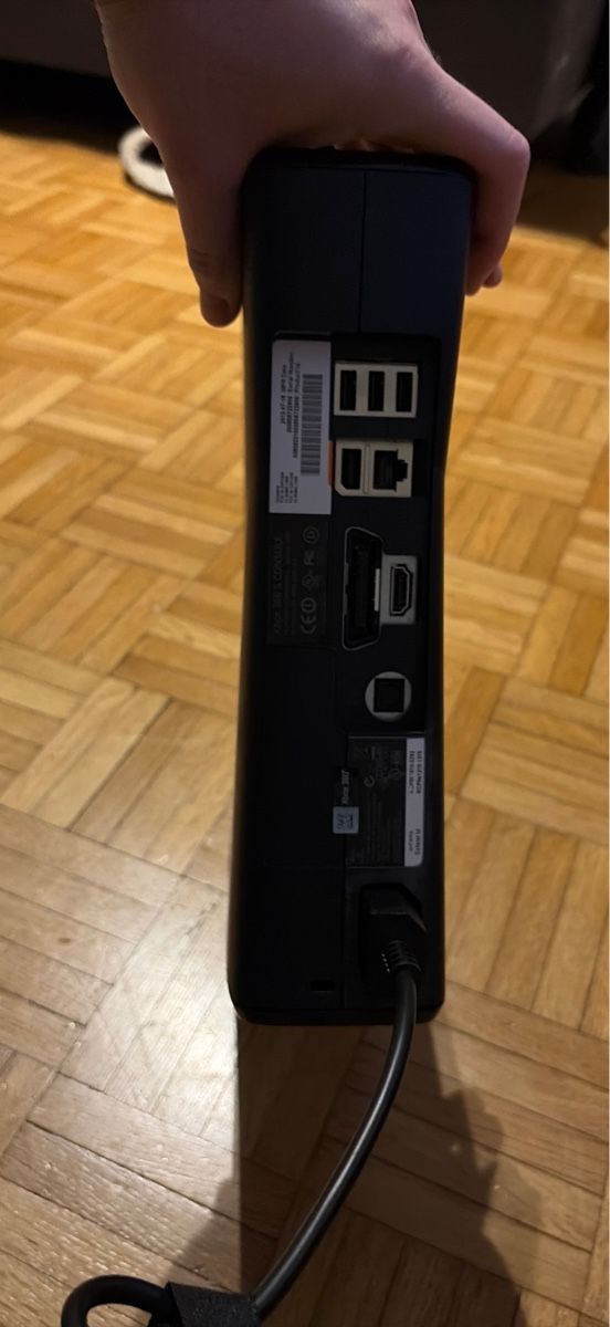 Microsoft Konsolen: Xbox 360 Slim(Roter Kreis) – Defekt aus Zürich von eug_5qwt 1