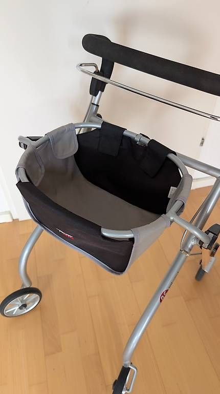 Ausili per la deambulazione: Indoor- / Wohnraum-Rollator Let's Go – Usato da Bremgarten b. Bern venduto da Flintli 3