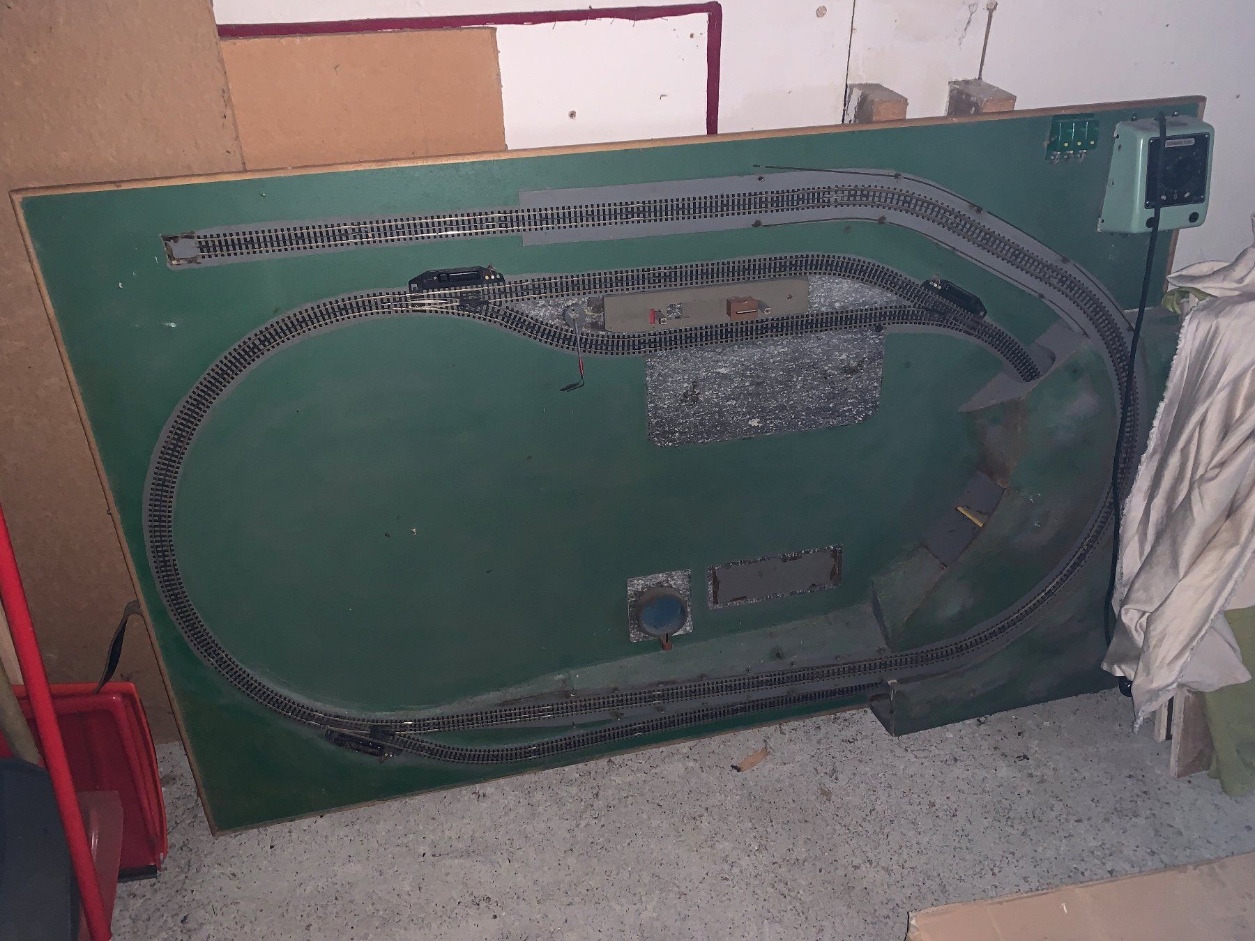 Trix Modelleisenbahnen: Modelleisenbahn Platte mit Trix Express Transformator – Gebraucht aus Rickenbach SZ von Frickler