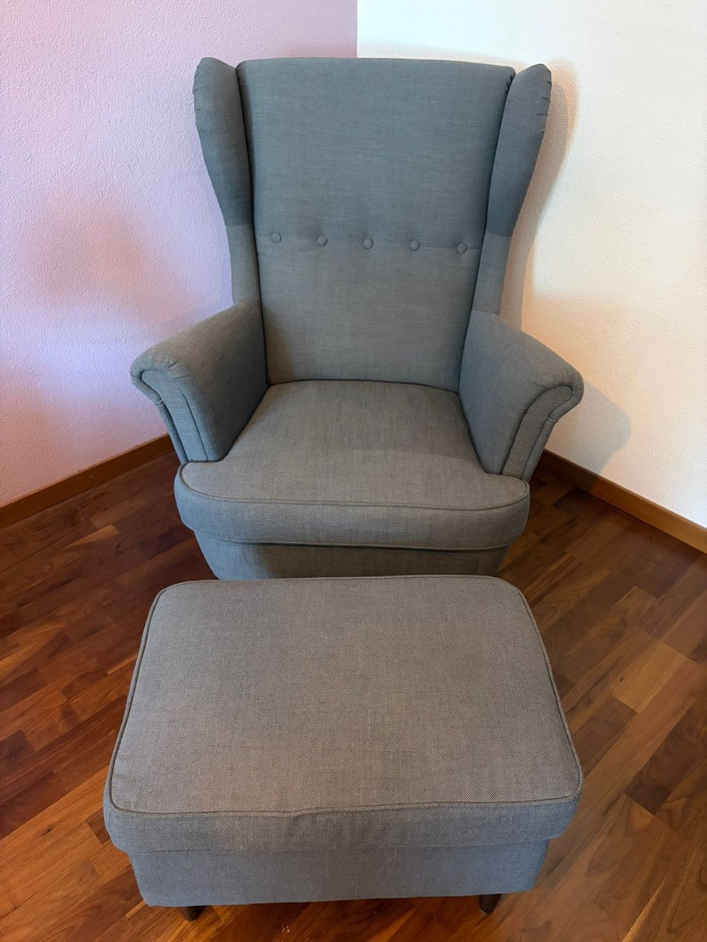 Ikea Poltrone: Ohrensessel mit Hocker – Usato da Hombrechtikon venduto da heinz1956
