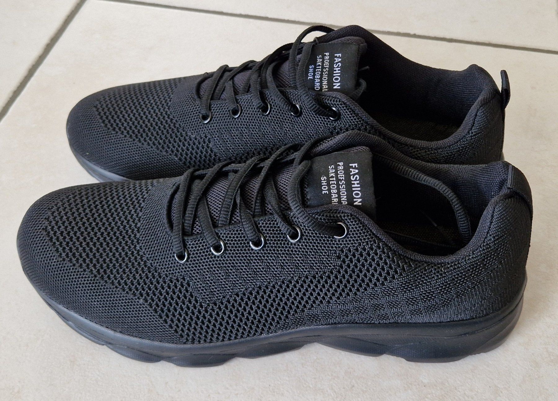 Scarpe da uomo: ***** Schwarz Basket - T 43.5 - neu – Nuovo e nell'imballaggio originale da Villaz-St-Pierre venduto da Ubid